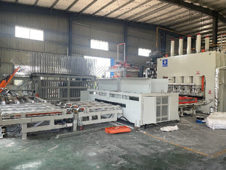خرید 1400T-3200T لامیناسیون چرخه کوتاه افقی فشار گرم 4 × 8 4 × 9 4 × 10 online manufacture